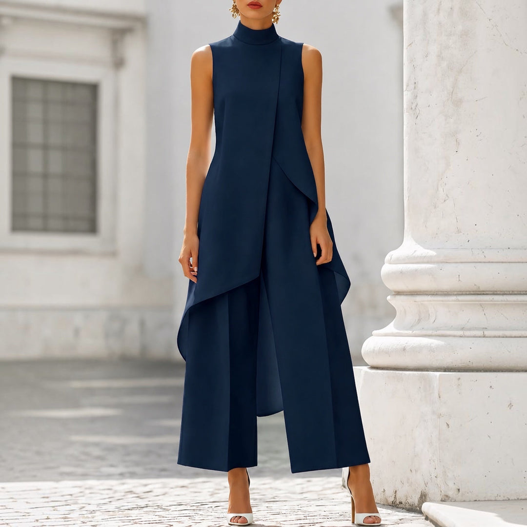 Conjunto elegante con top drapeado y cuello alto