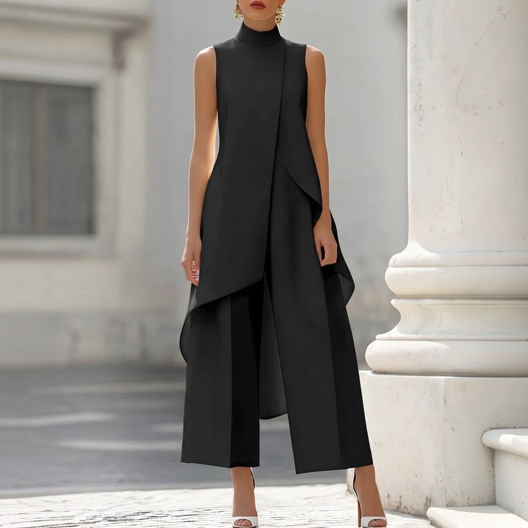 Conjunto elegante con top drapeado y cuello alto