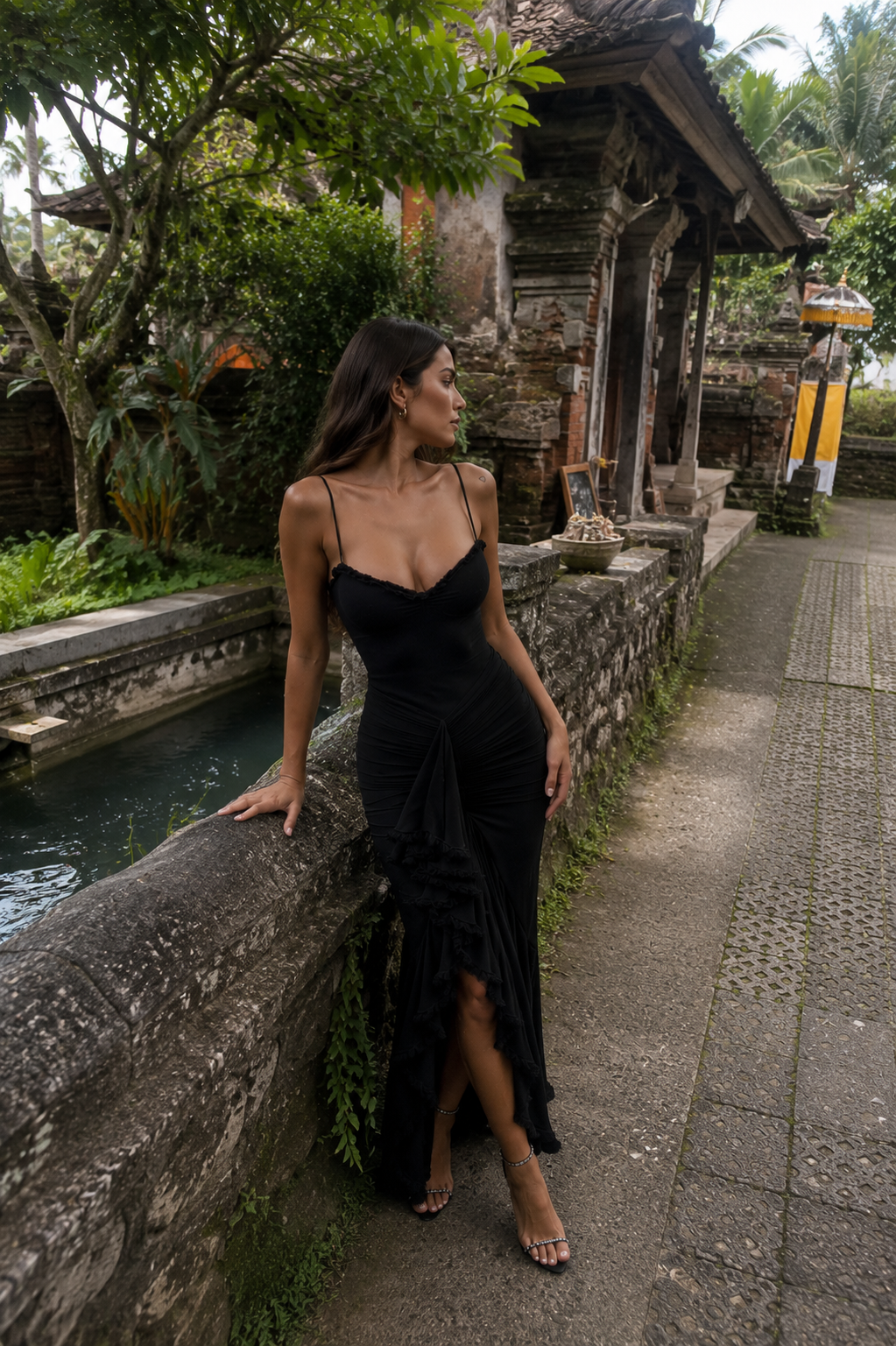 EDITH | Vestido Largo de Tirantes con Abertura y Volantes
