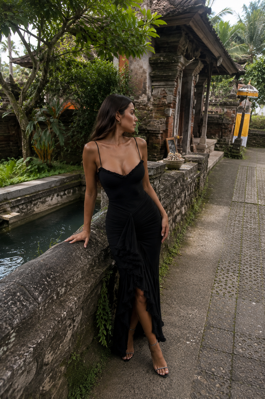 EDITH | Vestido Largo de Tirantes con Abertura y Volantes
