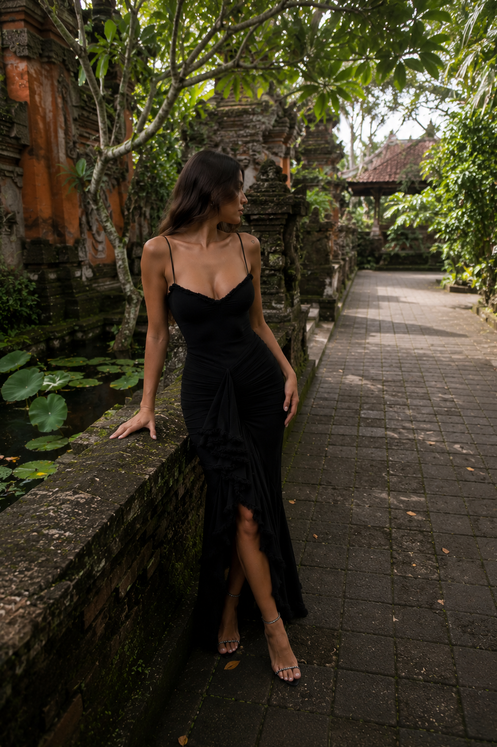 EDITH | Vestido Largo de Tirantes con Abertura y Volantes