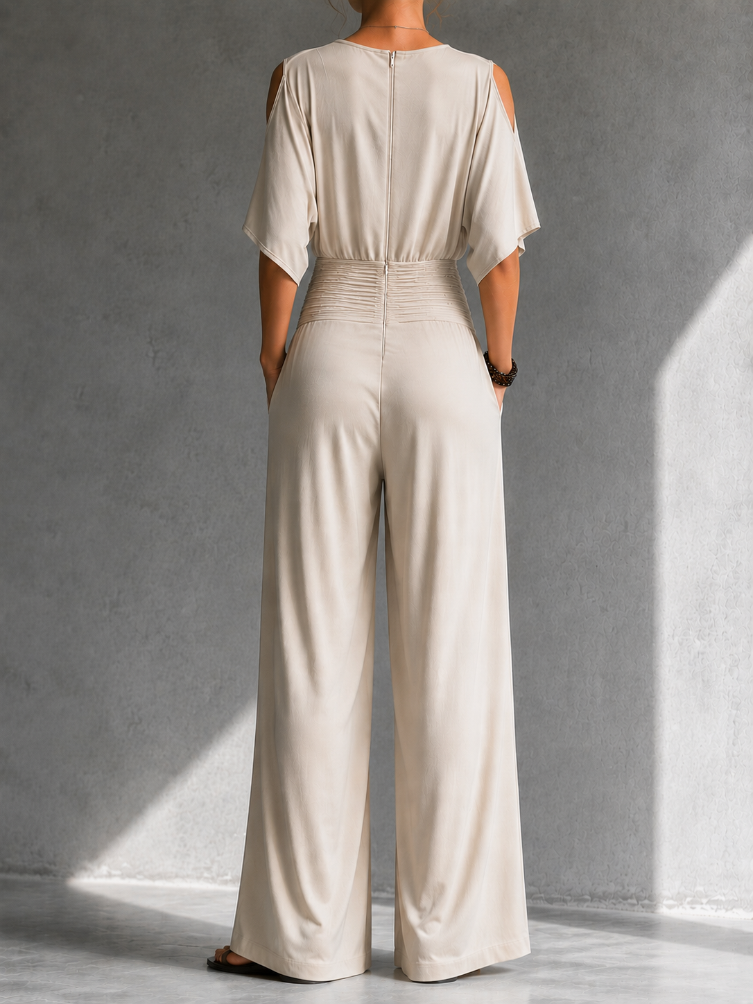 Conjunto elegante con efecto cruzado y pantalón ancho