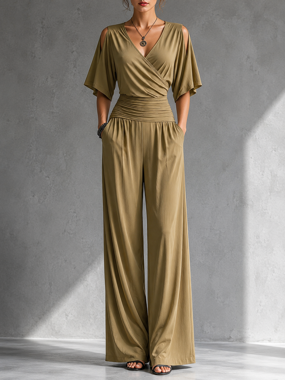 Conjunto elegante con efecto cruzado y pantalón ancho